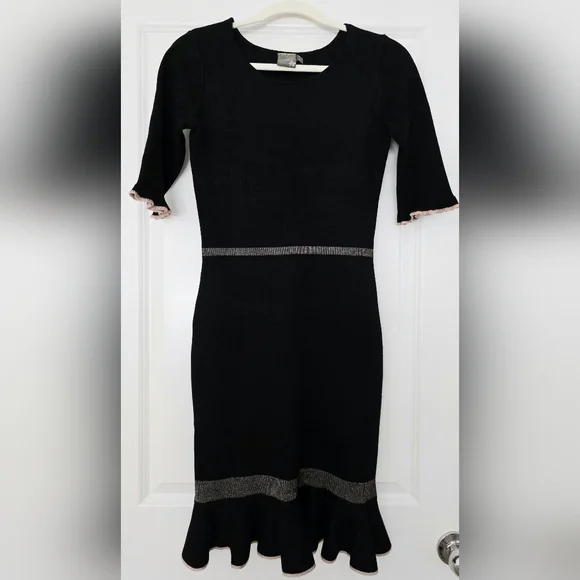 Elegant Black Dress with Rose Gold Accents - Picture 1 of 2